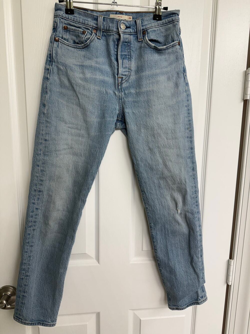 Levi’s 26/2 wedgie light wash button fly denim jeans